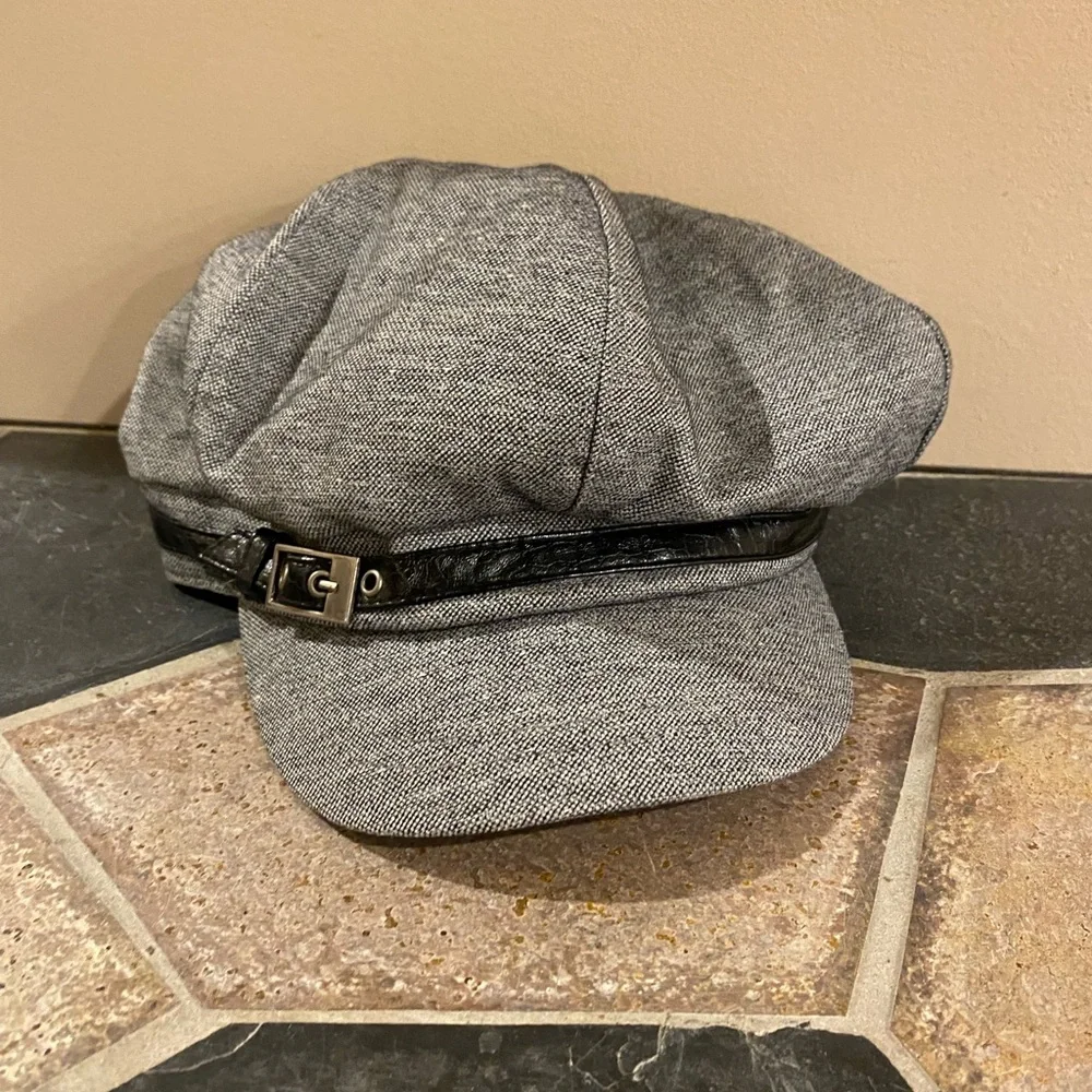 Y2K Nine West Tweed Newsboy Cap w/ Faux Leather Band & Buckle Black & White